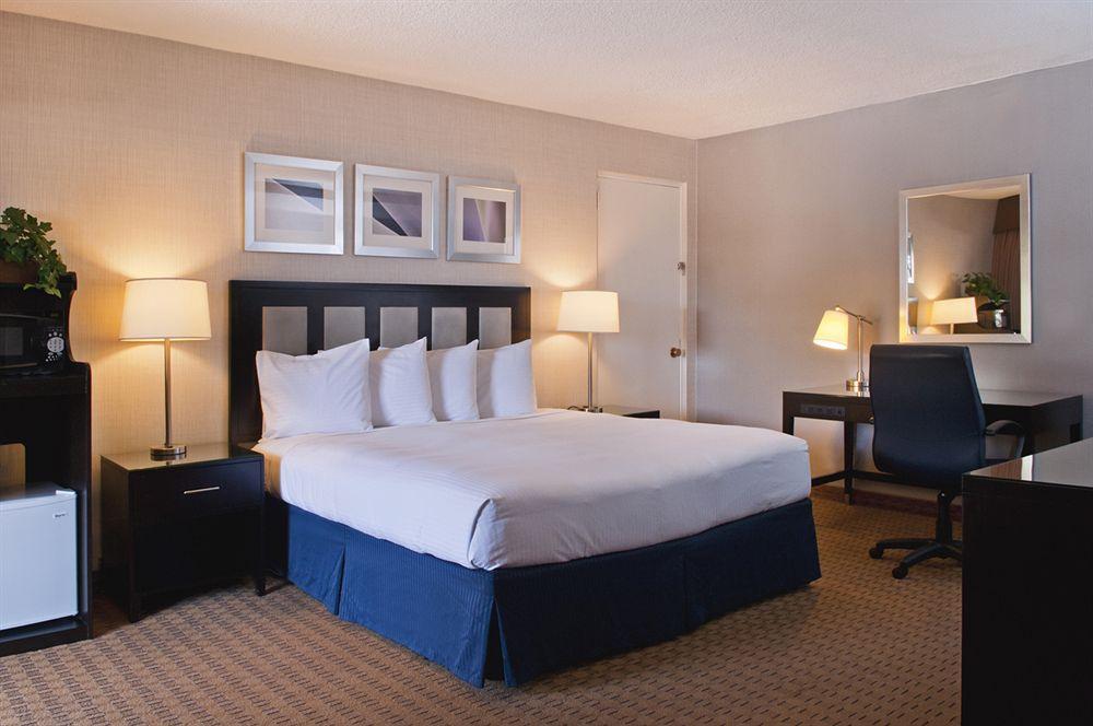 Wyndham Albuquerque Hotel & Conference Center Room photo